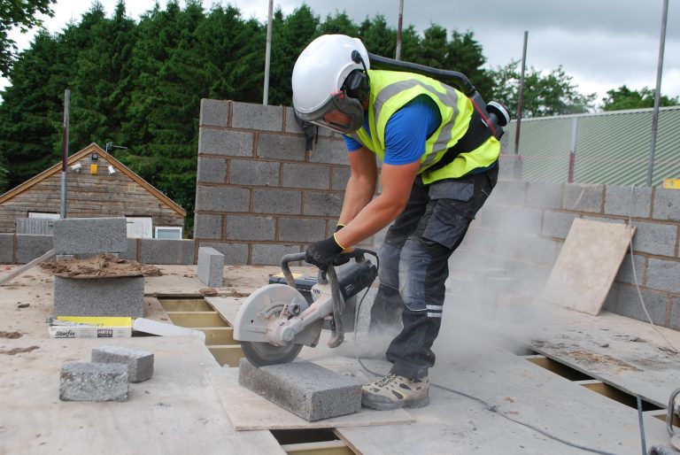 Construction workers urged to join silica register!