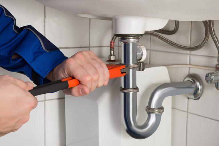 Should Plumbers require a license to work?