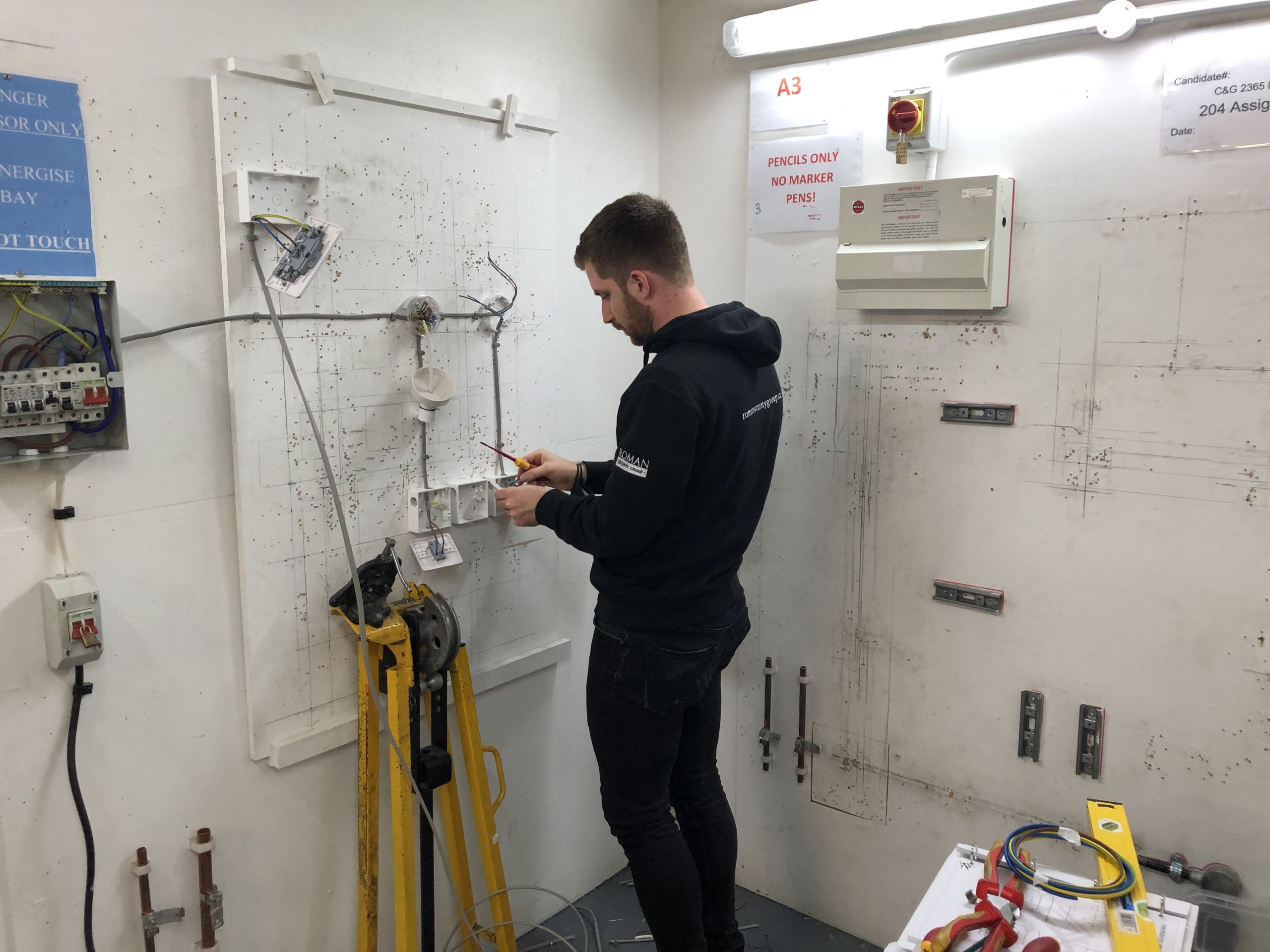 How To Get Your Electrician Qualifications With Able Skills!
