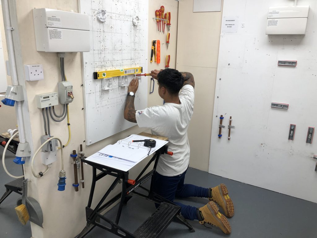 Electrician-training-courses