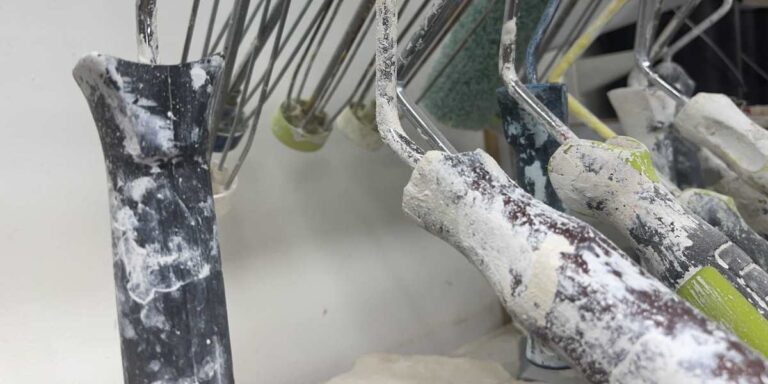 How much do painters & decorators earn?